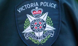 四名儿童在车里被发现时没有系安全带，其中一名在脚舱里