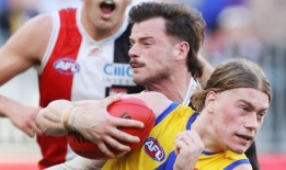 哈利·里德面临着紧张的等待西海岸鹰队被圣基尔达击败