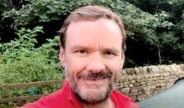 失踪的英国科技大亨迈克·林奇在美国诈骗案中的共同被告在游艇沉没前几天死于车祸