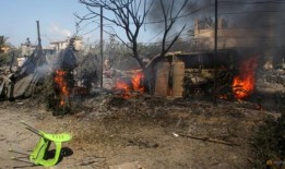 随着哈马斯停止谈判，以色列从陆地、海上和空中袭击加沙