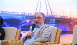 促进法国和越南电影关系：法国随员