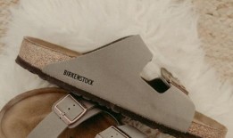 在炎热的天气里，细棉布裤子是最合适不过的了休闲装正在打折