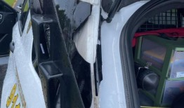 当闪电击中巡逻车时，佛罗里达副警长受伤