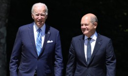 两年多的时间里，释放埃文·格什科维奇的俄罗斯囚犯交换是如何展开的