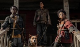 他的三个女儿评论：凯莉·库恩和娜塔莎·里昂在感人的戏剧中相互情感上的打击