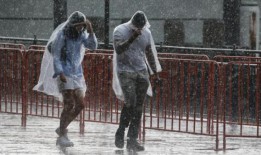 反常的春雨预报引发了人们的担忧，因为数百万澳大利亚人在房屋维修方面懈怠了