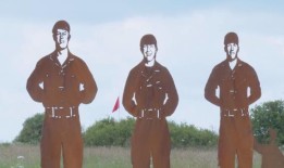 索尔兹伯里平原上巨大的士兵剪影警告公众军事训练的危险