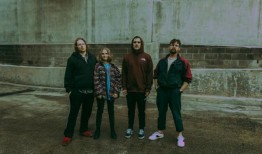 在阿拉斯加露营：YouTube上有数百万的浏览量，但这些情绪英雄在他们的家乡仍然不为人知