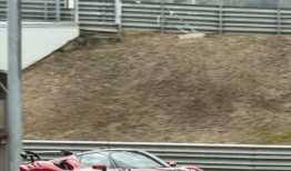 观看2024法拉利SF90 XX Stradale在菲奥拉诺赛道创下单圈记录