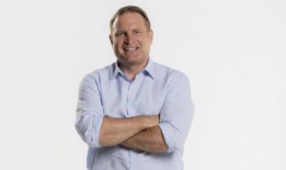 Liam Gallagher翻唱了Noel Gallagher的《High Flying Birds》