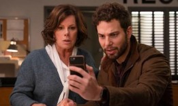 在备受争议的取消之后，CBS程序收集了超过5万的续订签名