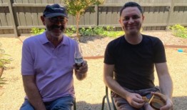 “他只是想对着我们的车放屁”：我爸爸一直在给我惊喜