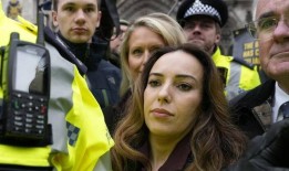 阿桑奇等待为期两天的英国听证会结束后的决定