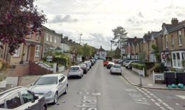 克罗伊登房屋火灾：警方在火灾后发现一名男子死亡