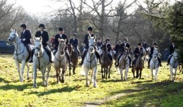 萨福克狩猎支持者聚集在哈德利开放日