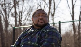 底特律向一名被错误指控盗窃的男子支付了30万美元，并改变了面部技术的使用