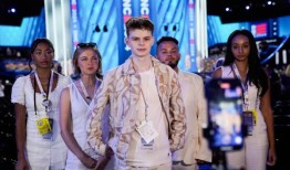 我在民主党全国委员会看到的是：对个人的狂热崇拜