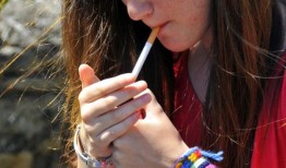 欧盟的免税漏洞允许17岁的青少年将烟酒带回家