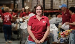 鲍德温县食物银行联合创始人在节日期间谈论支持家庭