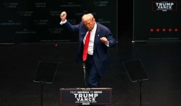 民调显示，特朗普在乔治亚州和亚利桑那州领先哈里斯1个百分点，在北卡罗来纳州并列