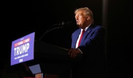 法官拒绝推迟特朗普的机密文件审判，但推迟了其他最后期限