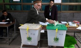 巴基斯坦在投票开始时暂停了手机服务