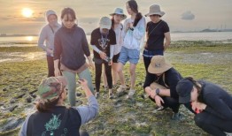 绿色战士走在前面