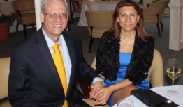 他一直单身后来他在度假时爱上了一个陌生人