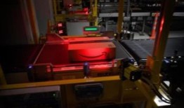 观察：在为圣诞节做准备的时候，在幕后看看亚马逊新的巨大配送中心