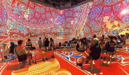 沉浸式数字艺术表演将吉隆坡老电影院变成了蜡染仙境