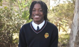 “太冷了”：这位橙色足球明星用脚说话