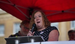 工会投票赞成国家统计局办公室出勤争议的全面罢工行动