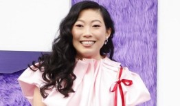 《扑克脸》第二季加入了“方法人”Awkwafina