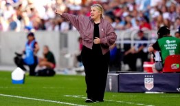 艾玛·海耶斯在USWNT最新的奥运之旅中陷入了困境