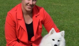 训狗师考特尼·唐兰在血腥刺伤后拍摄的令人震惊的视频