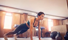 训练师列举了用自己的体重做的最难的运动之一