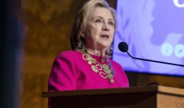 希拉里·克林顿将矛头指向阿拉巴马州的堕胎禁令