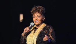 安妮塔·贝克在伯明翰的演唱会取消了以下是你需要知道的