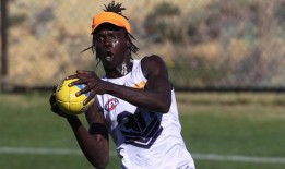 弗里曼特尔码头队教练贾斯汀·朗缪尔赞扬了塞比特·库克从膝盖和肩膀受伤中迅速恢复的能力