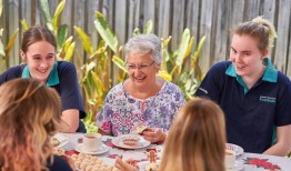 用甜蜜的触摸连接几代人