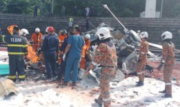 马来西亚海军直升机在空中相撞，造成10人死亡