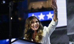 当选总统特朗普任命南卡罗来纳州州长克里斯蒂·诺姆领导国土安全部