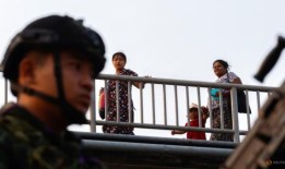 缅甸边境重镇沦陷后，大批民众继续逃往泰国