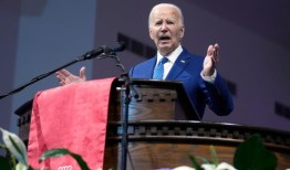 拜登在宾夕法尼亚州进行竞选活动，他的团队悄悄地为更多民主党人的叛逃做准备