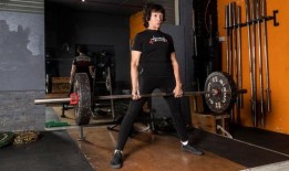 70岁的举重运动员是“世界上最强壮的男人”