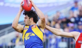 哈利·里德面临着紧张的等待西海岸鹰队被圣基尔达击败