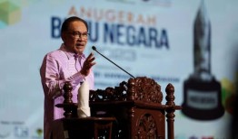 安华告诉合众国际社，为学生建造更多的住宿