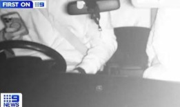 警方的行动抓获了80名开车时使用手机的司机