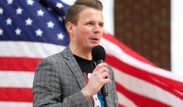 学生支持特朗普的联合创始人被控袭击