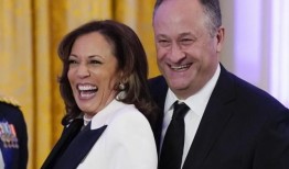 第二位先生道格·埃姆霍夫新冠病毒检测呈阳性副总统哈里斯检测呈阴性